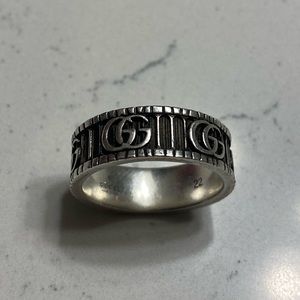 Gucci Ring with Double G in silver